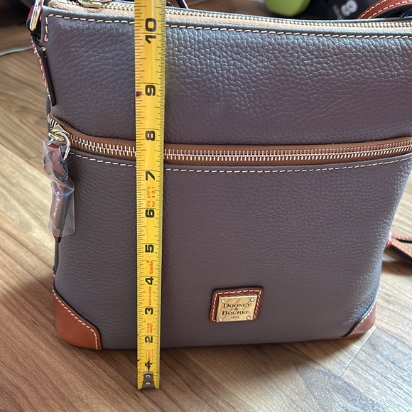 Dooney and Bourke Cross body brand new - Picture 5 of 7